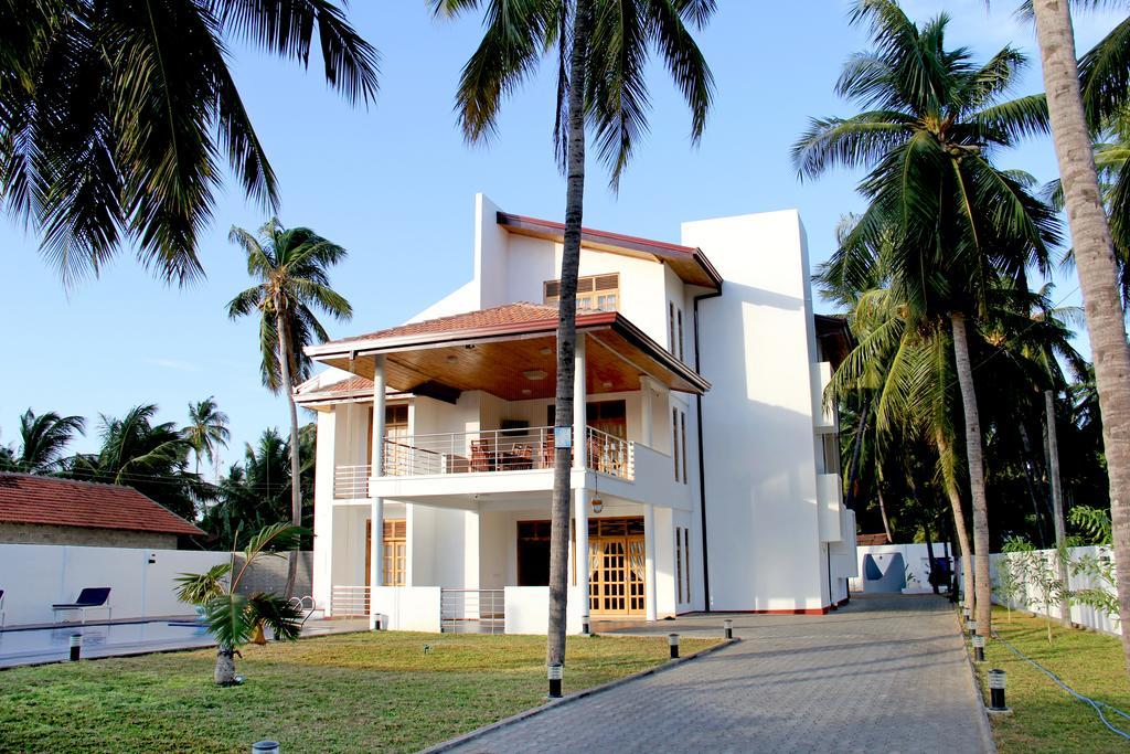 Bluewater Beach Resort Trincomalee Exterior photo