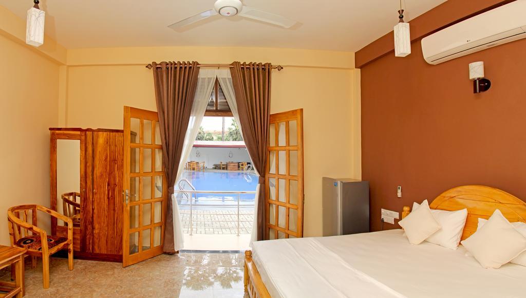 Bluewater Beach Resort Trincomalee Room photo