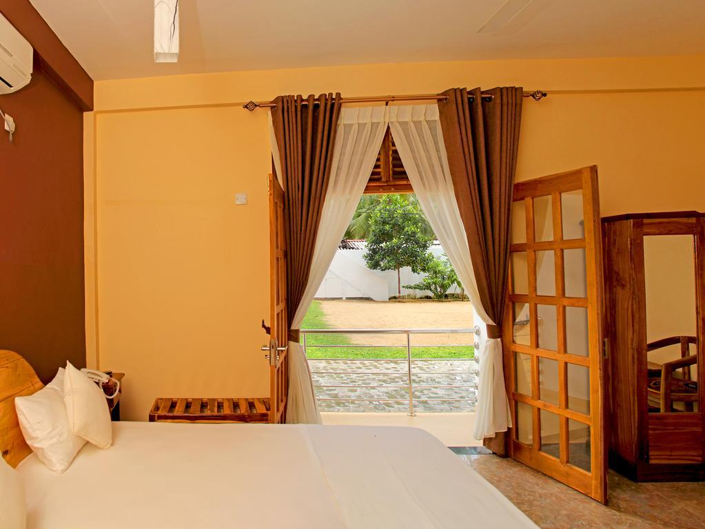 Bluewater Beach Resort Trincomalee Room photo