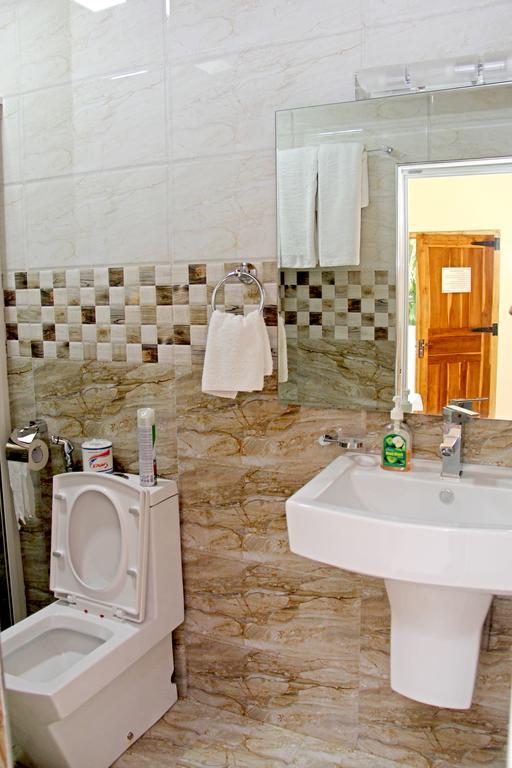 Bluewater Beach Resort Trincomalee Room photo