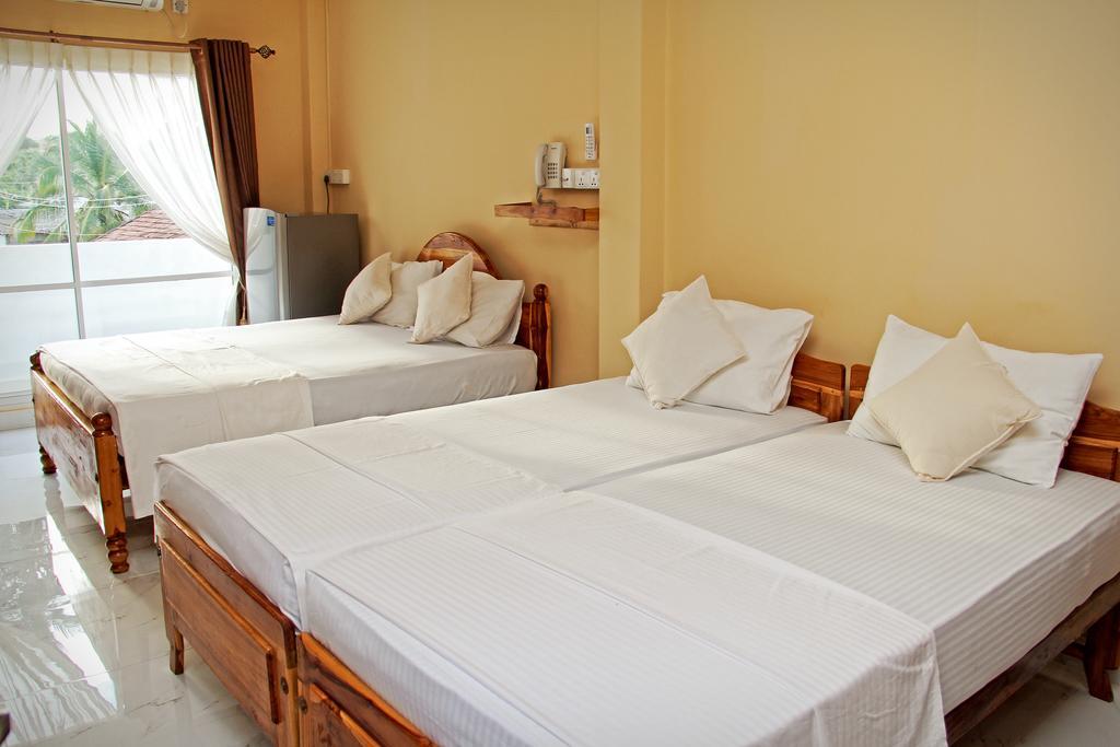 Bluewater Beach Resort Trincomalee Room photo
